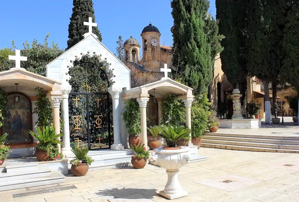 在第一的奇迹，Kafr 看那，以色列的东正教教堂的庭院 — 图库照片