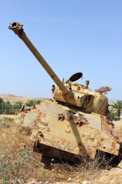eski İsrail tankı yok etti.