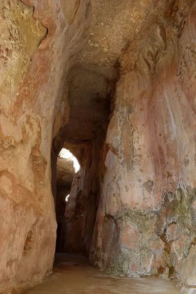 Antika underjordiska behållare, Zippori, Israel — Stockfoto