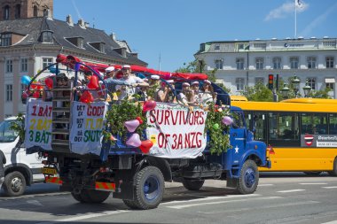 Copenhagen öğrenciler onların Lise mezuniyet kutlamak