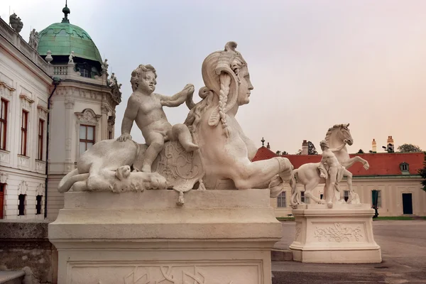 Sculture all'ingresso Palazzo Belvedere, Vienna — Foto Stock