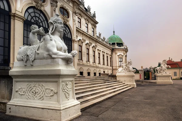 Sculture all'ingresso Palazzo Belvedere, Vienna — Foto Stock