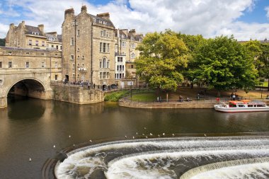 Pulteney köprüden River Avon Bath, Somerset, İngiltere