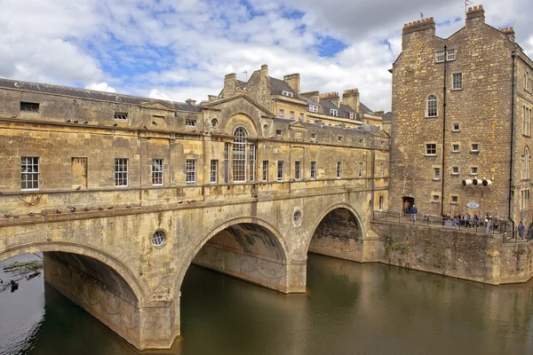 Ponte Pulteney sobre o rio Avon em Bath, Somerset, Inglaterra — Fotografia de Stock