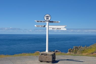 uzaklık tabelasını Land's End, Penwith Yarımadası, Cornwall, İngiltere