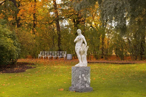 Otoño de oro en el parque Catherine, Tsarskoye Selo — Foto de Stock