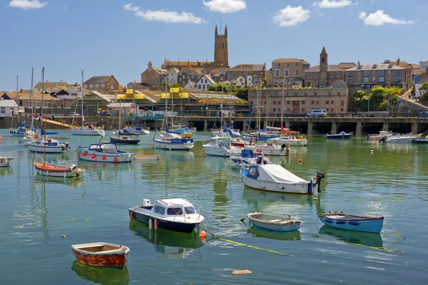 Jachten in de haven van Penzance, Cornwall, Engeland — Stockfoto