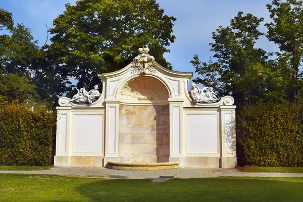 Parc baroque au château du Belvédère à Vienne — Photo
