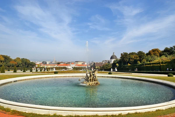 Parque barroco en el Castillo Belvedere de Viena — Foto de Stock
