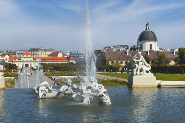 Barokní park u zámku Belvedere ve Vídni — Stock fotografie