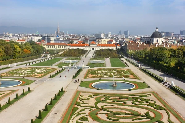 Baroque park at the Belvedere Castle in Vienna — Stock Photo, Image