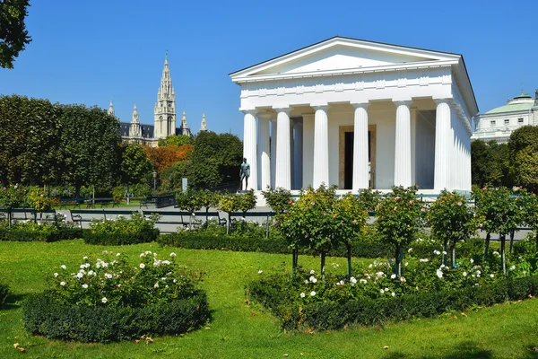 忒修斯寺在维也纳 Volksgarten，奥地利 — 图库照片