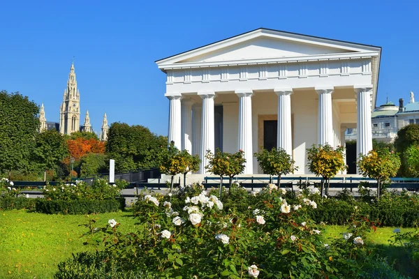 Templo de Teseu em Vienna Volksgarten, Áustria — Fotografia de Stock