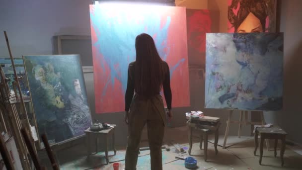 Mujer Arte Caminando Imagen Empezar Pintar — Vídeos de Stock