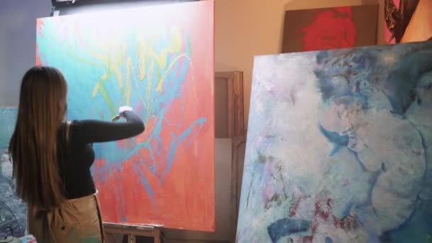 Art Woman Drawing Abstract Picture Using Yellow Oil Paint — Stock video