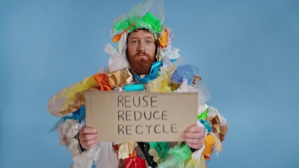 Man Wearing Trash Costume Looking Camera Holding Cardboard Plate Inscription — Stock Video