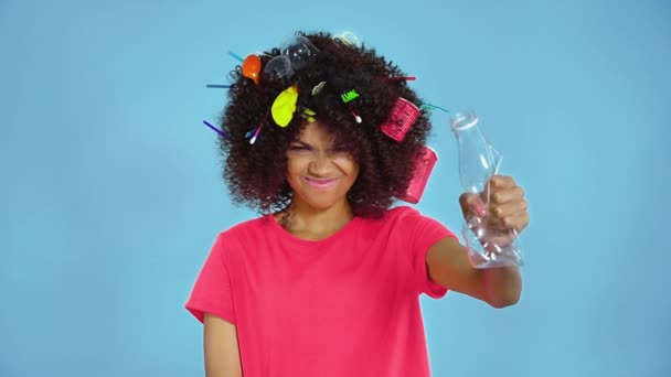 Portrait Young Afro American Woman Squeezing Plastic Bottle Smiling Looking — Stock Video