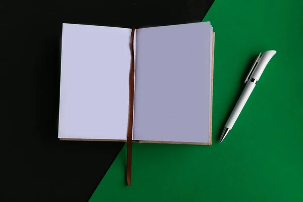 Apri Blocco Note Mockup Sfondo Geometrico Nero Verde Copia Spazio — Foto Stock