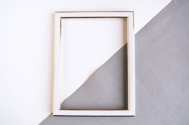 Geometrik arkaplanda fotoğraf çerçevesi, metin için kopyalama alanı, minimal konsept, tasarımcı şablonu