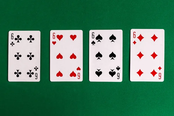 扑克四重奏扑克牌 绿色背景 — 图库照片