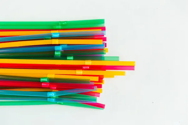Kolorowe Plastikowe Słomki Koktajlowe Białym Tle Widok Góry Zrób Koktajl — Zdjęcie stockowe