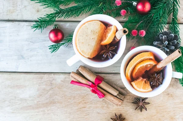 Glühwein Traditionelles Weihnachts Und Wintergetränk Mit Rotwein Zitrusfrüchten Und Gewürzen — Stockfoto