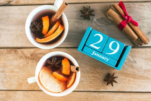 Januar Blauer Würfelkalender Mit Monat Und Datum Und Tassen Mit — Stockfoto