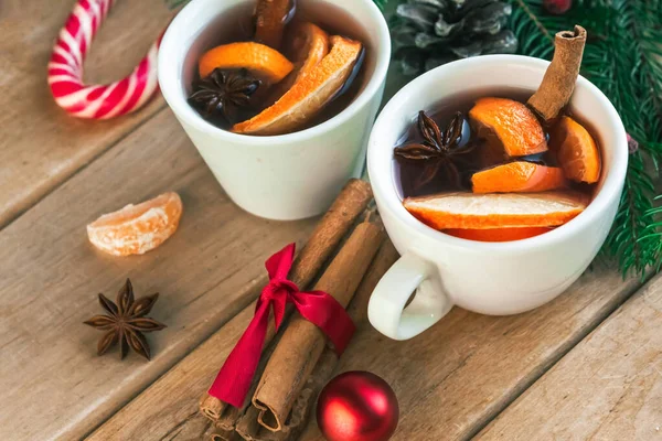 Glühwein Traditionelles Weihnachts Und Wintergetränk Mit Rotwein Zitrusfrüchten Und Gewürzen — Stockfoto