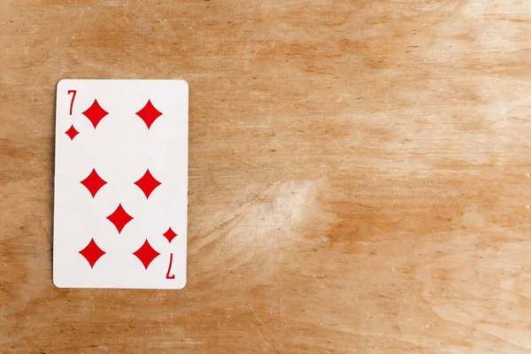 Siete Diamantes Jugando Las Cartas Fondo Madera Espacio Para Copiar — Foto de Stock