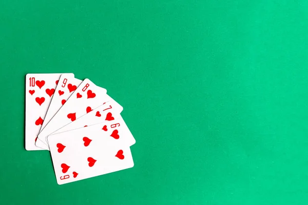 Poker Escalera Ras Tarjeta Juego Fondo Verde Espacio Copia — Foto de Stock