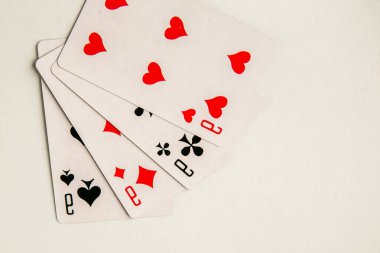 Poker dörtlüsü oyun kartı, beyaz arkaplan