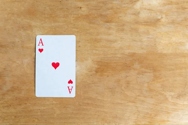 Άσσος Κούπα Που Παίζει Κάρτα Ξύλινο Φόντο Πάνω Όψη Αντίγραφο — Φωτογραφία Αρχείου