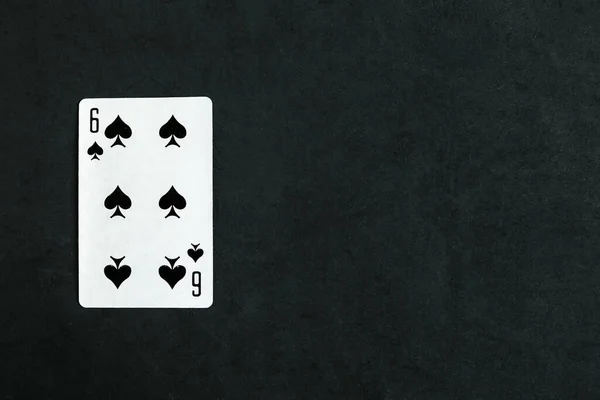 Έξι Μπαστούνι Που Παίζουν Χαρτιά Μαύρο Φόντο Πάνω Όψη Αντίγραφο — Φωτογραφία Αρχείου