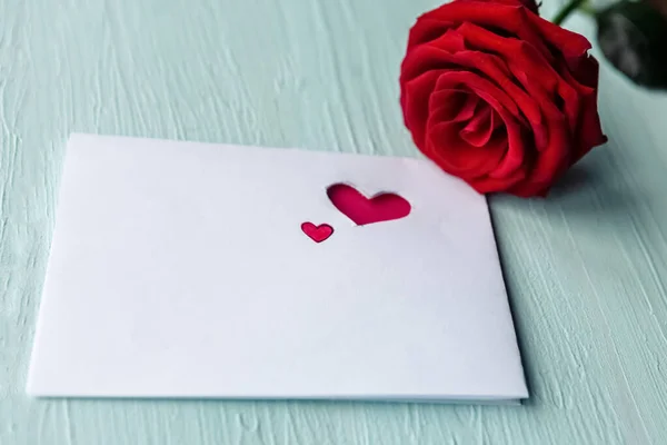 Rode Roos Witte Mockup Kaart Tafel Valentijnsdag Wenskaart — Stockfoto