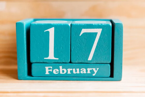 Febrero Calendario Cubo Azul Con Mes Fecha Sobre Fondo Madera —  Fotos de Stock