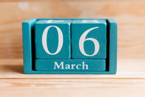 Μαρτίου Μπλε Κύβος Ημερολόγιο Μήνα Και Ημερομηνία Ξύλινο Φόντο — Φωτογραφία Αρχείου
