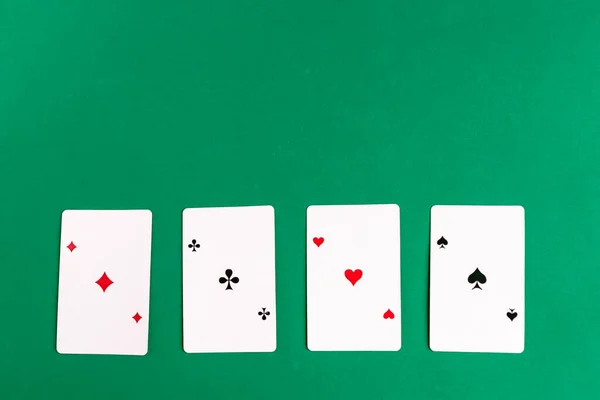 扑克四重奏扑克牌 绿色背景 — 图库照片