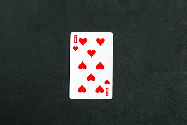 Acht Herz Spielkarte Auf Schwarzem Hintergrund Ansicht Von Oben — Stockfoto