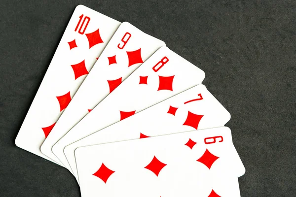Poker Straight Flush Spielkarte Ansicht Von Oben Schwarzer Hintergrund — Stockfoto