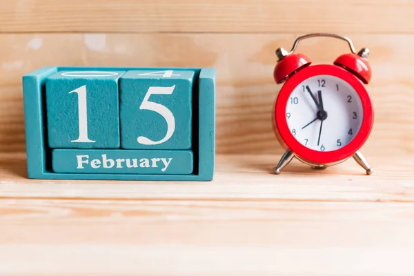 Febrero Calendario Cubo Azul Con Mes Fecha Sobre Fondo Madera —  Fotos de Stock