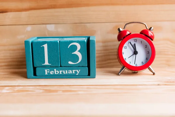 Febrero Calendario Cubo Azul Con Mes Fecha Sobre Fondo Madera —  Fotos de Stock