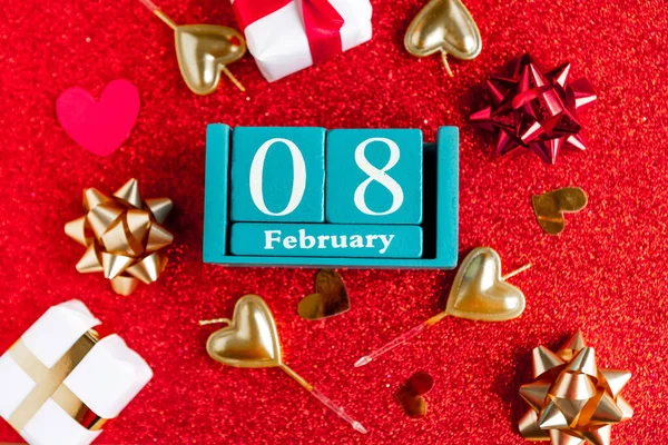 Febrero Calendario Cubo Azul Con Mes Fecha Decoraciones Sobre Fondo —  Fotos de Stock
