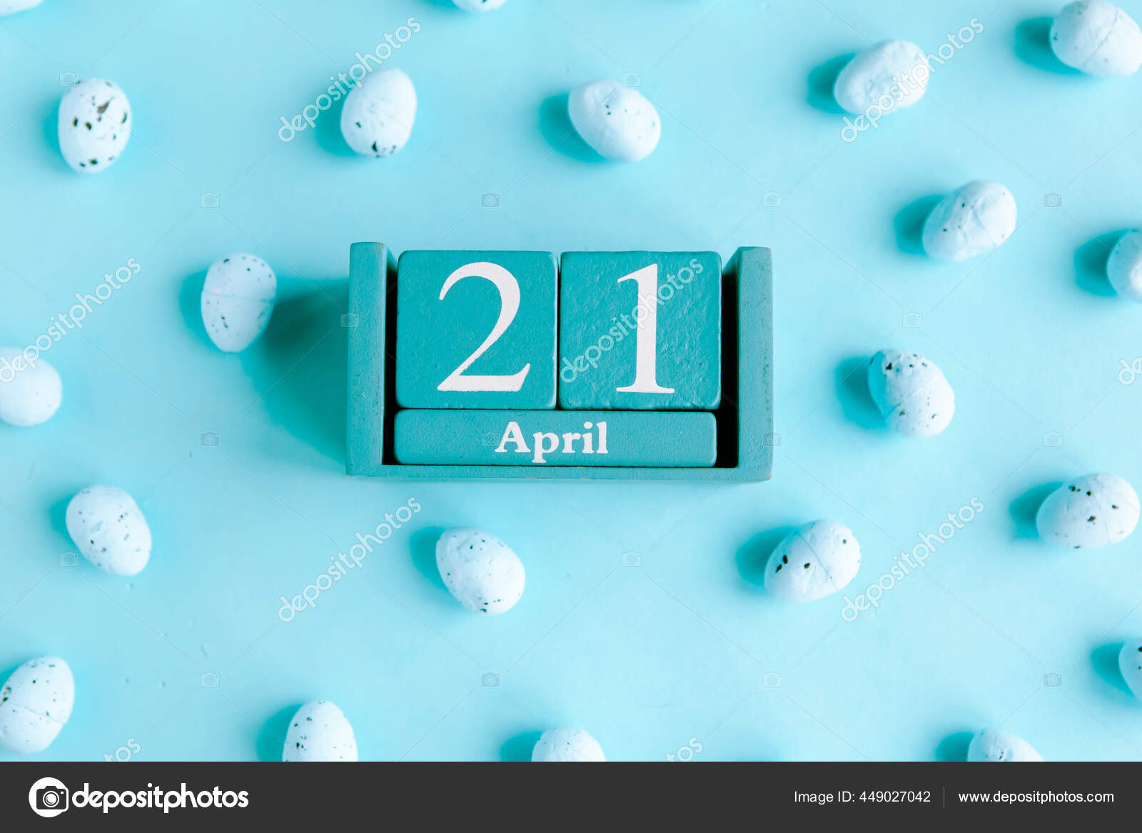 4月21日蓝色立方体日历蓝色背景上有月份和日期 图库照片 C Chisi666 4月21日蓝色立方体日历蓝色背景上有月份和日期 图库照片 C Chisi666