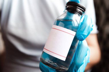 Coronavirus aşısı COVID-19 'un geliştirilmesi ve yaratılması. Coronavirus aşısı konsepti doktorun elinde. Koronavirüs salgınının önlenmesi. 