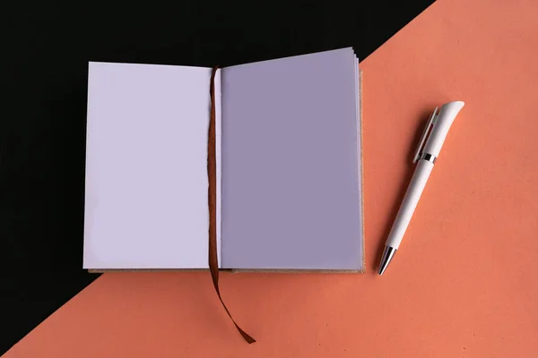 Nyissa Meg Mockup Notebook Színes Geometriai Háttér Másolja Helyet Szöveg — Stock Fotó