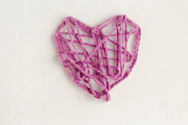 Белое Вязаное Ручное Сердце Красном Глиттерном Фоне Happy Valentine Day — стоковое фото