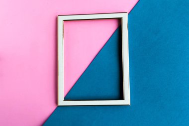 Geometrik arkaplanda fotoğraf çerçevesi, metin için kopyalama alanı, minimal konsept, tasarımcı şablonu