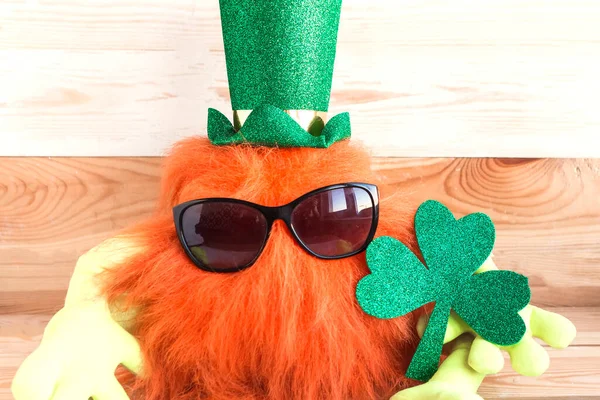 Toy Leprechaun Ginger Beard Green Hat Sunglasses Holds Shamrock His — Stock Photo, Image