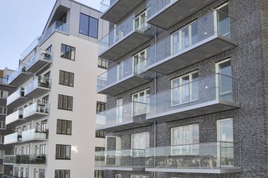 Avrupa modern konut mimarisi. Modern apartmanın dışı.