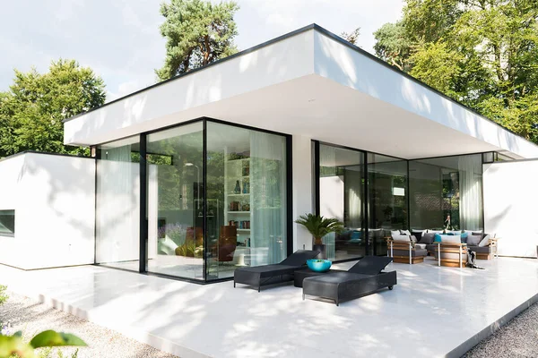 Villa Moderne Maison Extérieure Dans Jardin — Photo